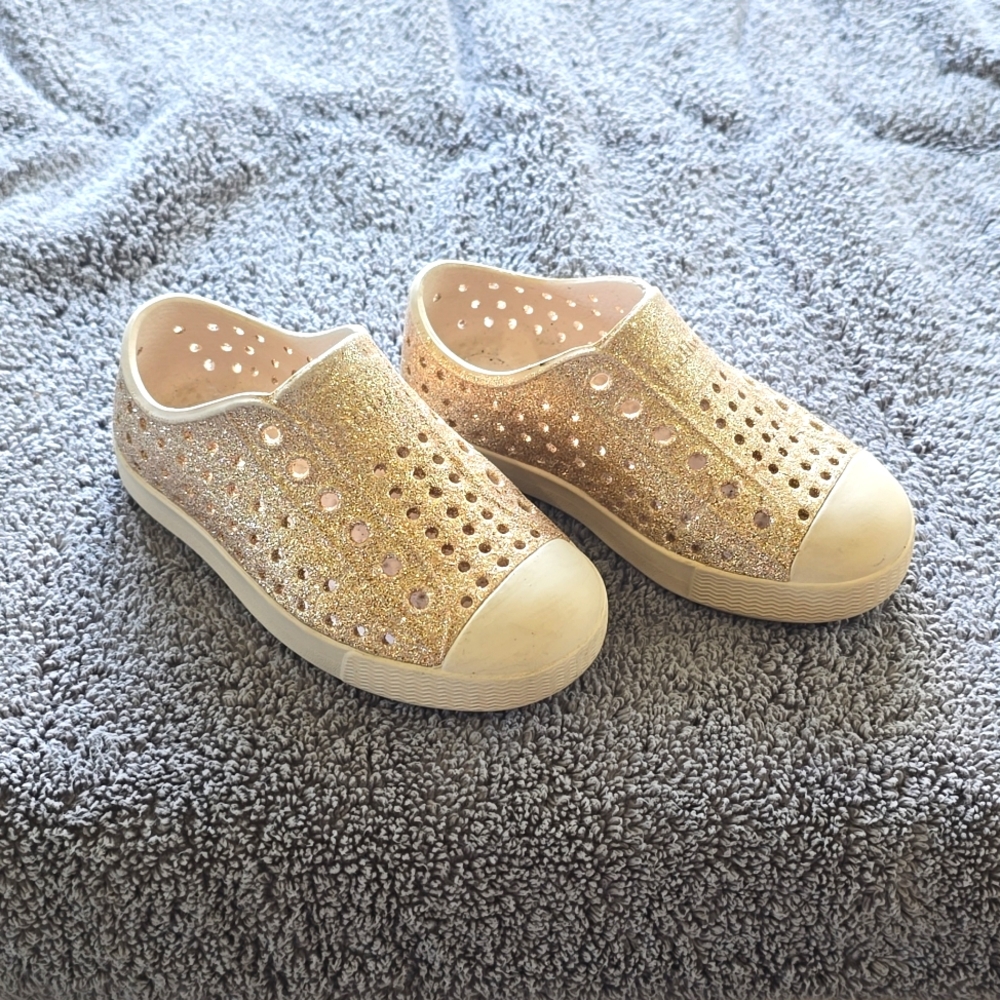 Native - Glittery Gold Shoes | Girls Toddler Size 7